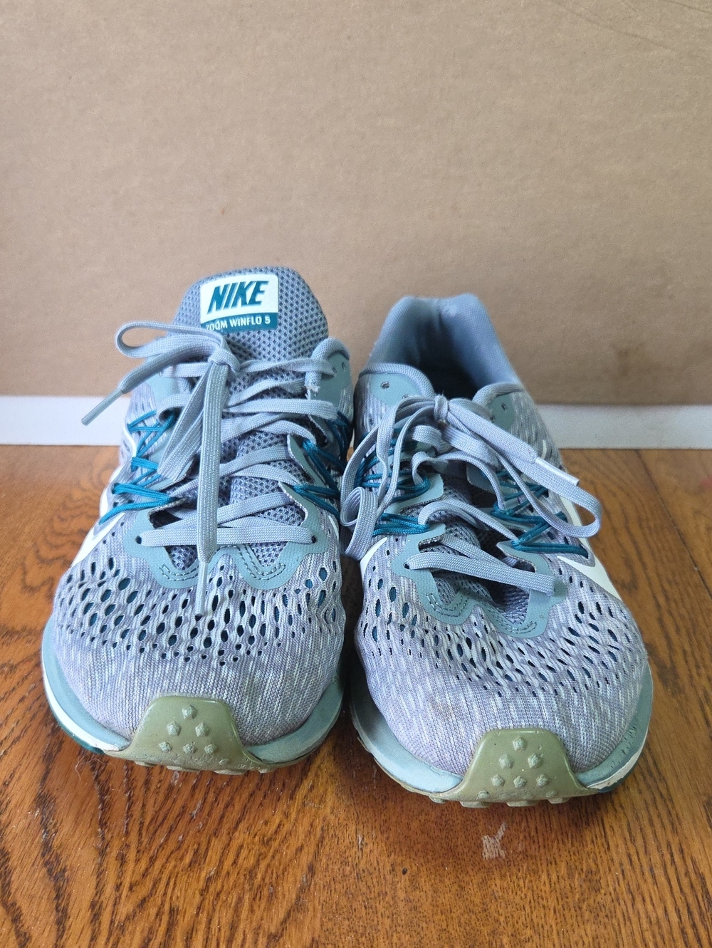 Nike Zoom Winflo 5 Running Shoes - Gray with Teal Accents Size 9